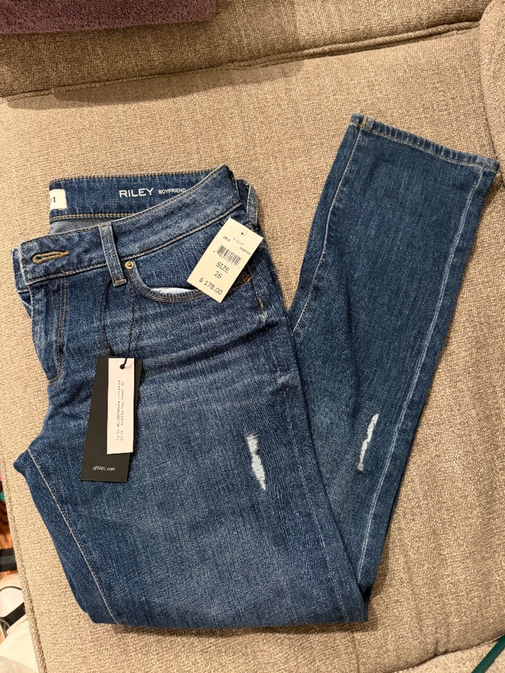 DL1961 Riley Boyfriend Jeans size 26